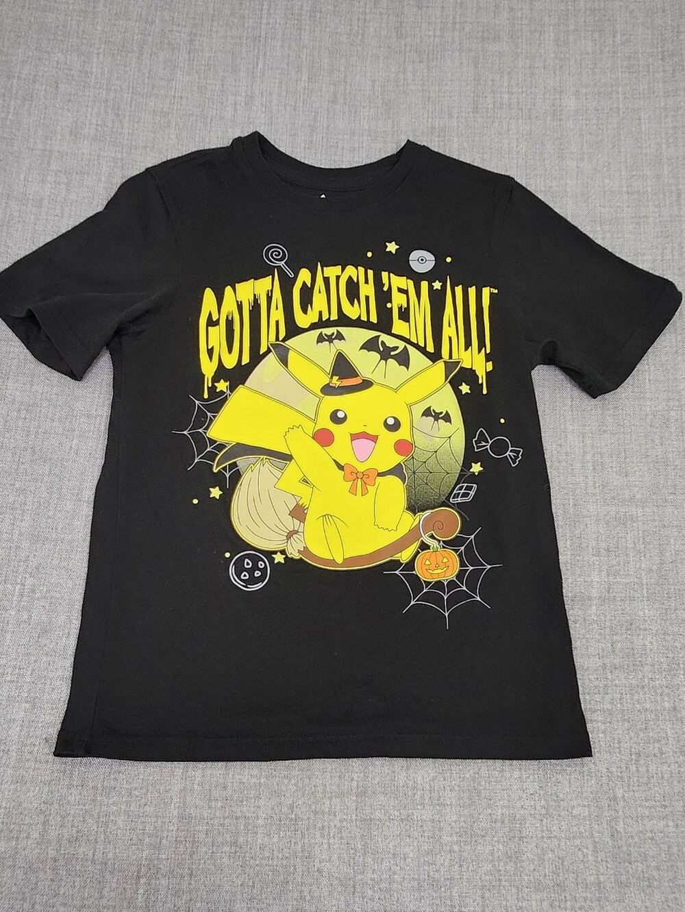 Pokémon Pikachu Halloween Themed "Gotta Catch 'Em All". Large